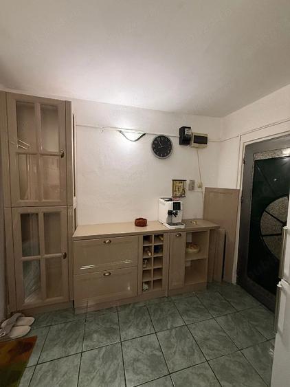 Apartament cu 3 camere semidecomandat, mobilat în Micro 4