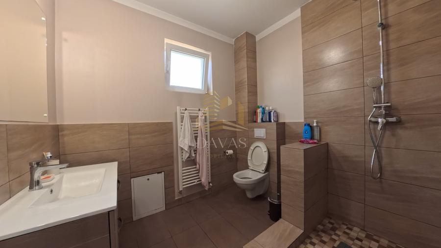 Casă individuală cu 5 camere cu Canalizare în Iris