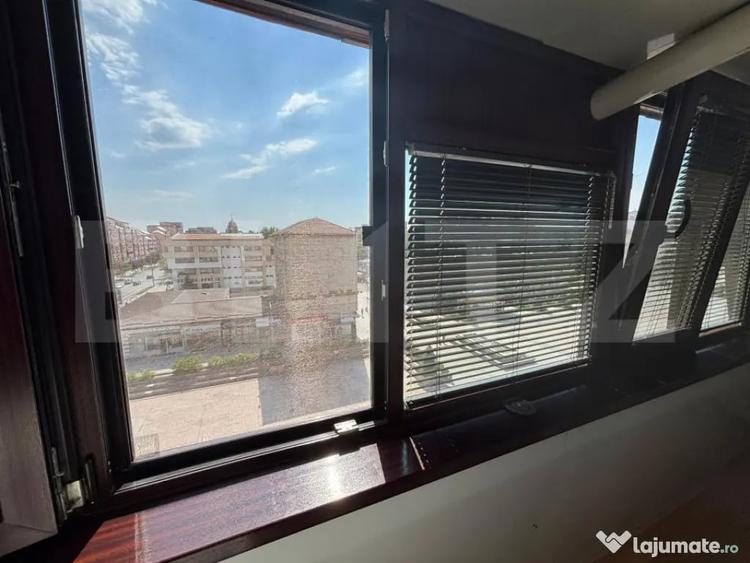 Apartament cu 3 camere decomandat, mobilat în Cetate