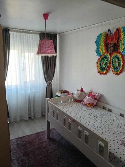 Apartament cu 3 camere decomandat în Exterior Vest