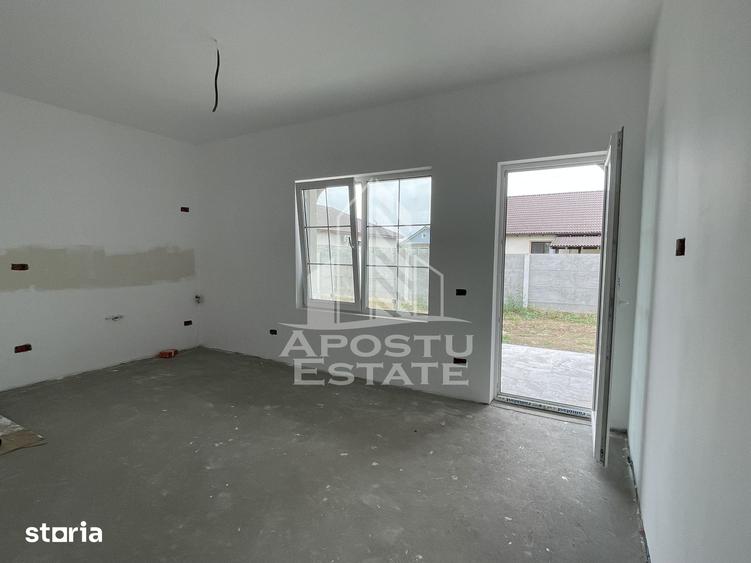 Casă cu 4 camere cu Teren 500 Mp în Sânmihaiu Român