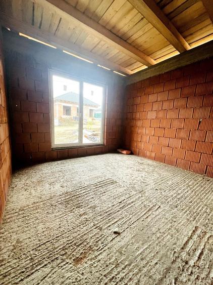 Casă individuală cu 4 camere cu Canalizare în Paleu