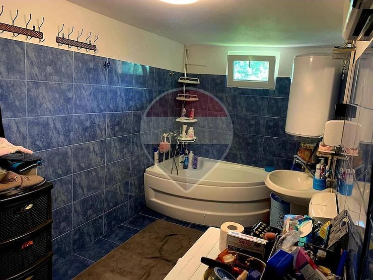 Casă cu Teren 1043 Mp în Dochia
