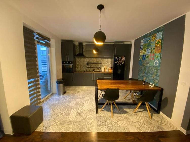 Duplex cu 5 camere cu Canalizare în Florești