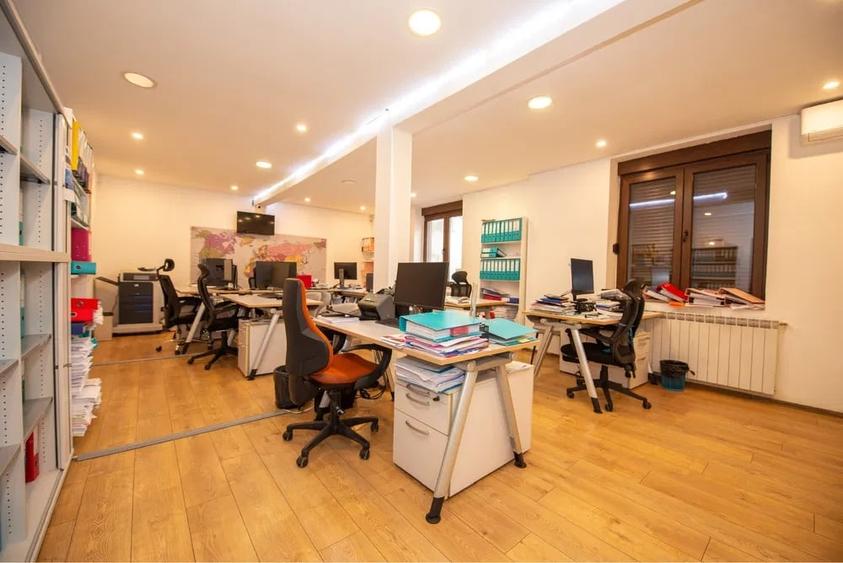 Spațiu comercial, de 220 mp, în Central