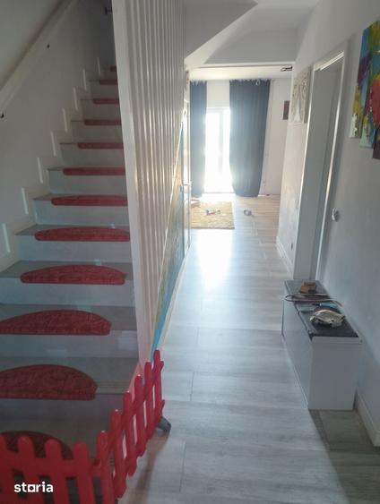 Casă cu 4 camere cu Teren 283 Mp în Domnești