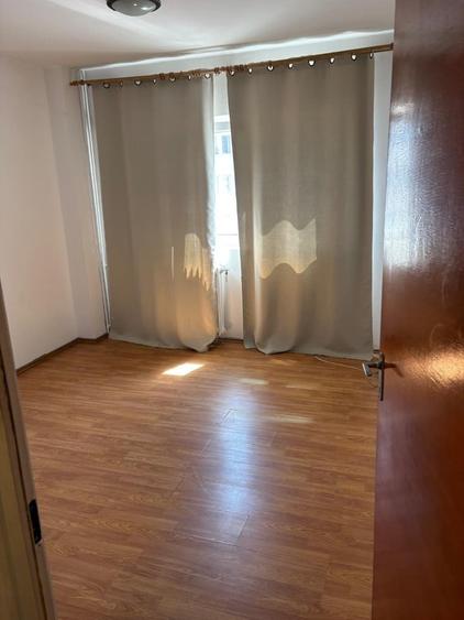 Apartament cu 2 camere semidecomandat în 1 Decembrie 1918