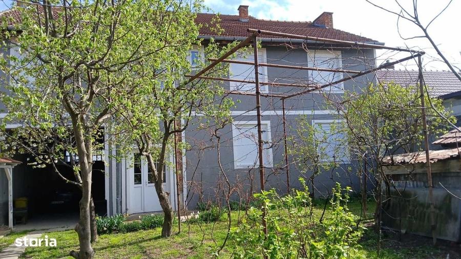 Casă cu 4 camere cu Teren 450 Mp în Central