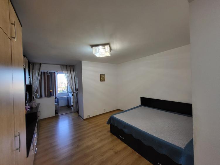 Garsonieră decomandată în Apărătorii Patriei