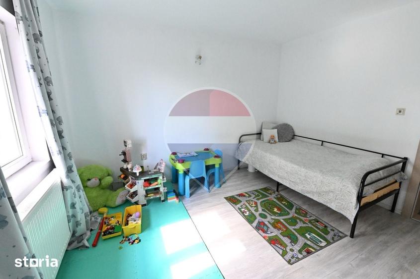 Casă cu 7 camere cu Teren 400 Mp în Bariera Vâlcii