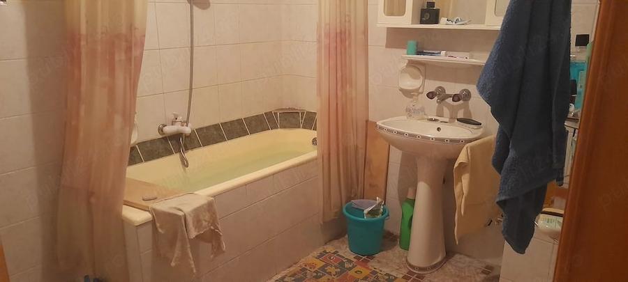 Casă cu Teren 250 Mp în Central