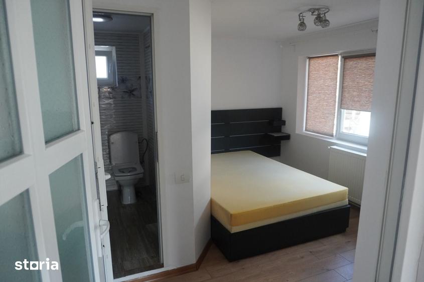 Casă cu 8 camere cu Teren 380 Mp în Snagov