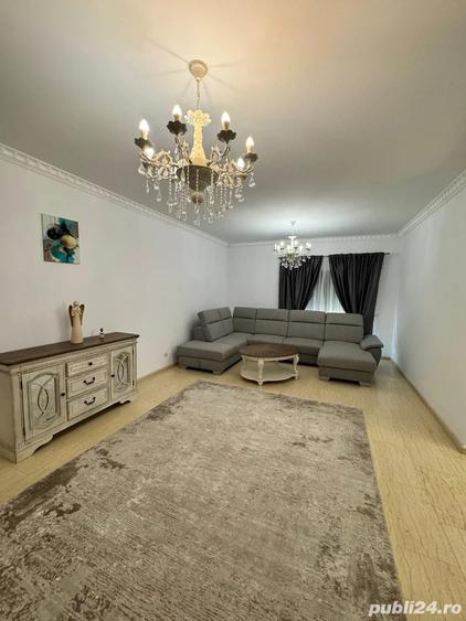 Casă cu 6 camere în Dumbrăvița