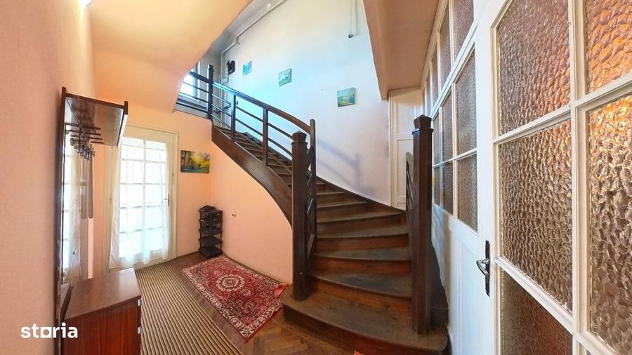 Casă cu 4 camere decomandat în Centrul Istoric