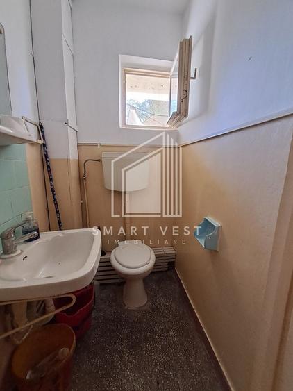 Apartament cu 3 camere semidecomandat în Micro 16
