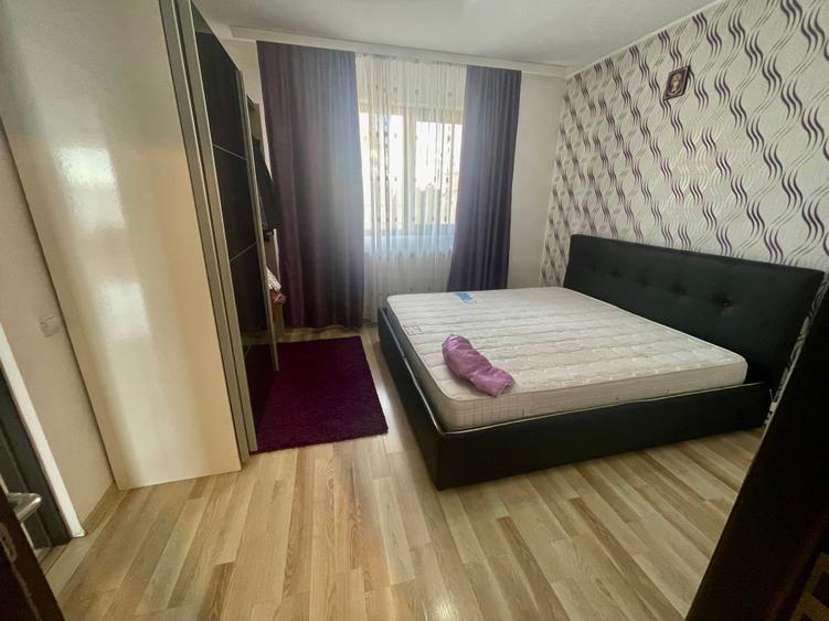 Casă individuală cu 7 camere cu Canalizare în Metalurgiei