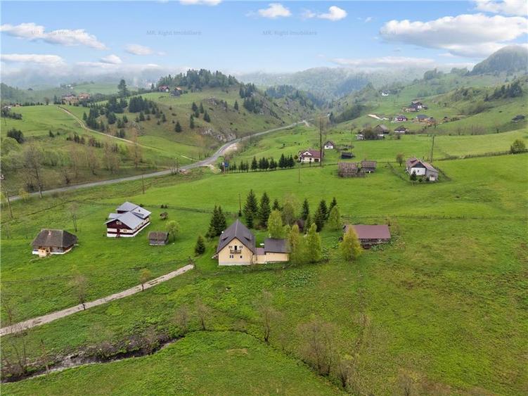 Teren intravilan de 1355 mp, în Fundata