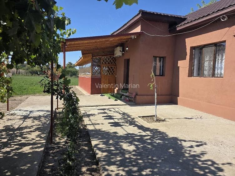 Vand casa sara?eni ialomita 4.700 euro