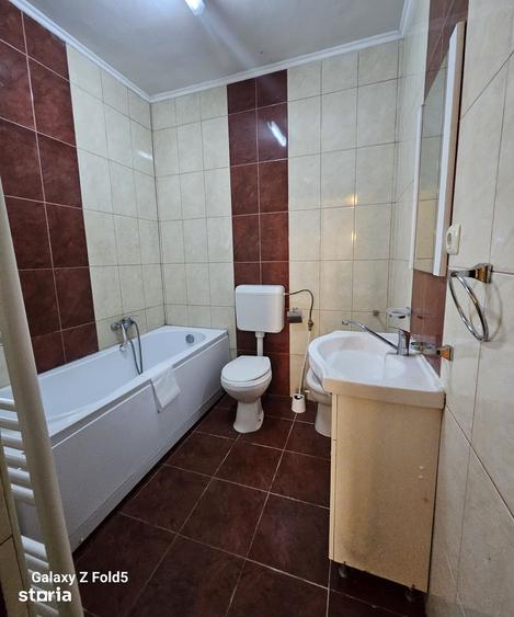 Casă cu 5 camere cu Teren 500 Mp în Central