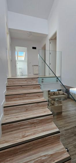Casă individuală cu 5 camere cu Canalizare în Tineretului