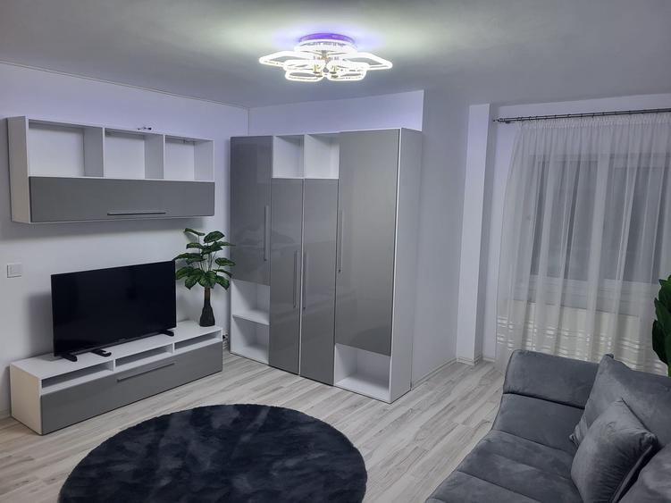 Apartament cu 2 camere decomandat în Uiești