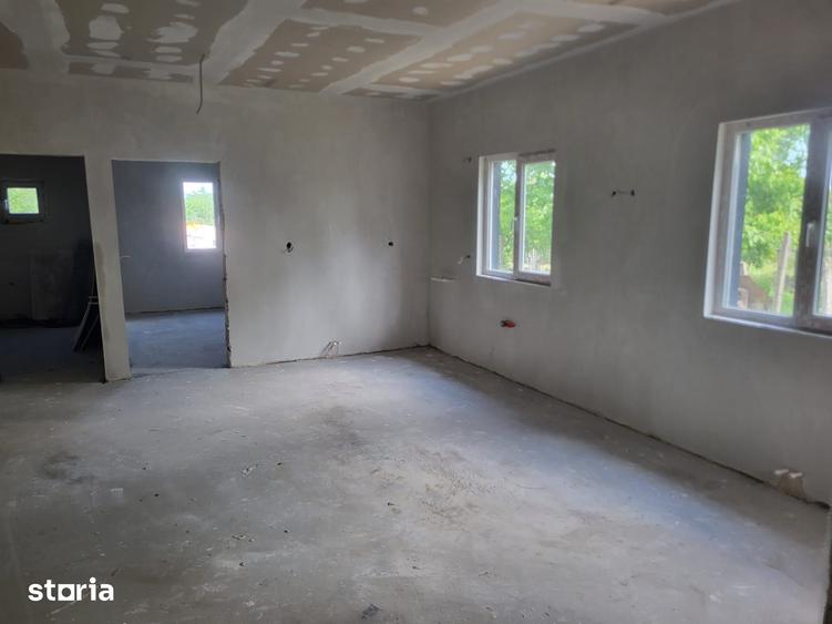 Casă cu 3 camere cu Teren 230 Mp în Lumina