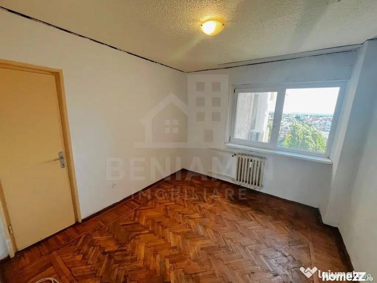 Apartament cu 4 camere semidecomandat în Calea București