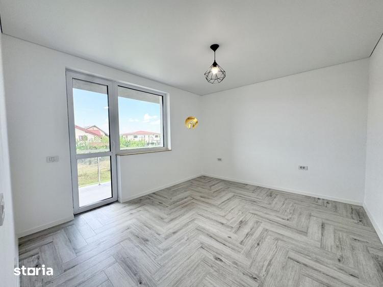 Casă cu 4 camere cu Teren 175 Mp în Odăi