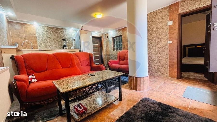 Apartament cu 4 camere, mobilat în Lazu