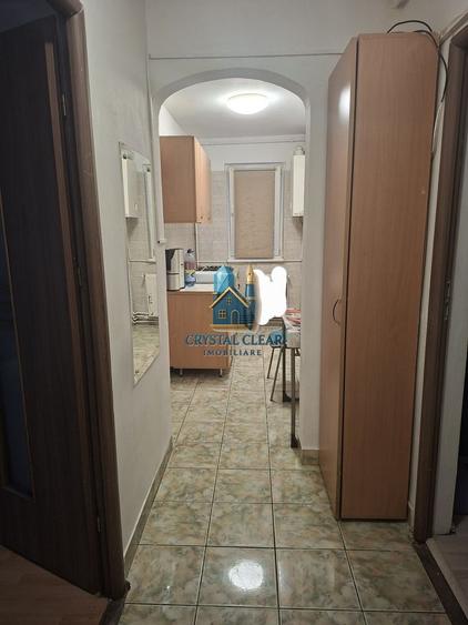 Apartament cu 3 camere semidecomandat în Dâmbu Pietros