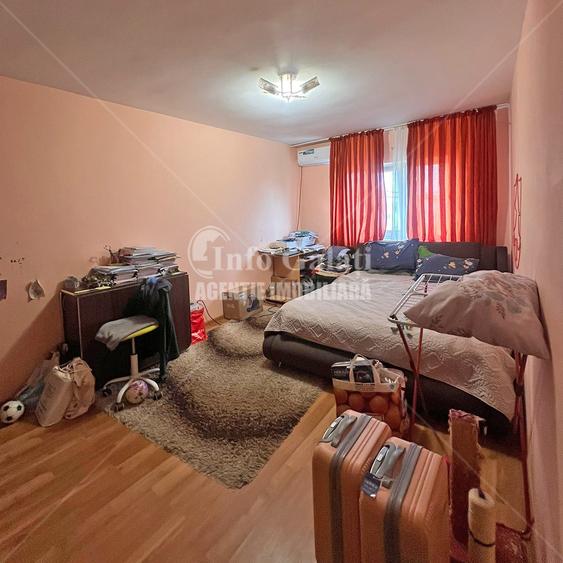 Apartament cu 3 camere în Micro 20