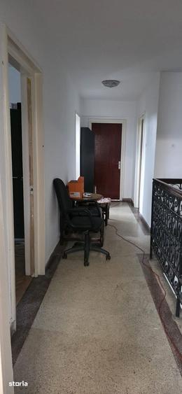 Casă cu 4 camere cu Teren 429 Mp în Calea București