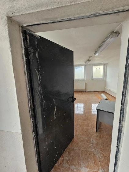 Spațiu comercial, de 1,000 mp, în Nocrich