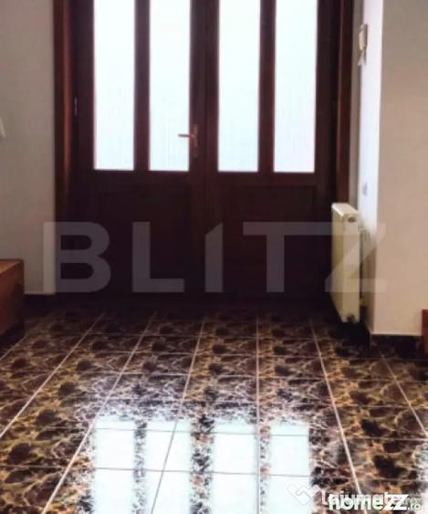 Casă cu 7 camere cu Teren 1178 Mp în Central