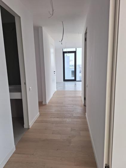 Penthouse cu 4 camere semidecomandat în Cotroceni