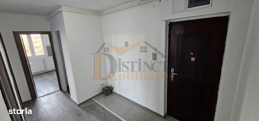 Apartament cu 3 camere decomandat în Astra
