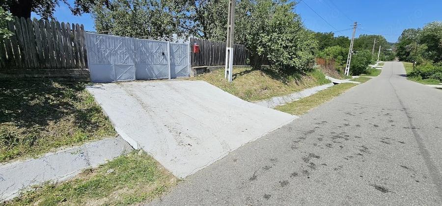 Casă cu 2 camere cu Teren 10000 Mp în Mitrofani