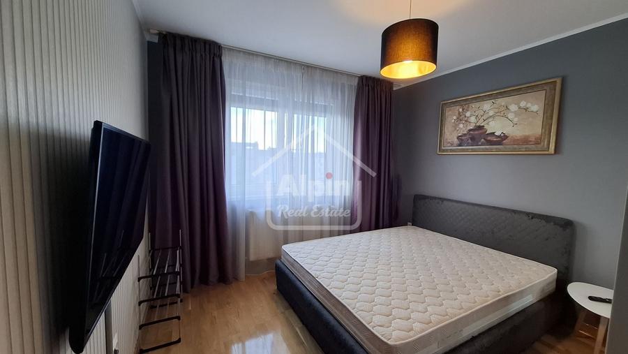 Apartament cu 2 camere decomandat în Tractorul