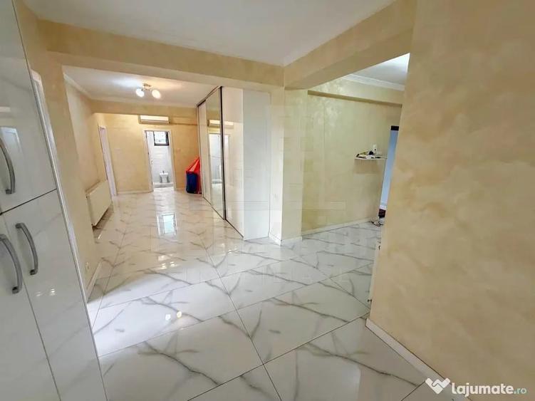 Apartament cu 5 camere decomandat în Craiovița Nouă