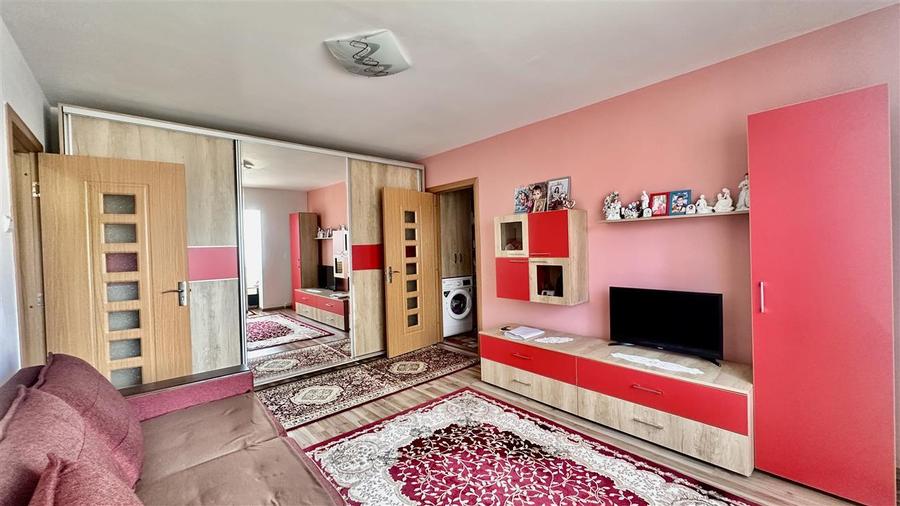 Apartament cu 2 camere semidecomandat în Florilor