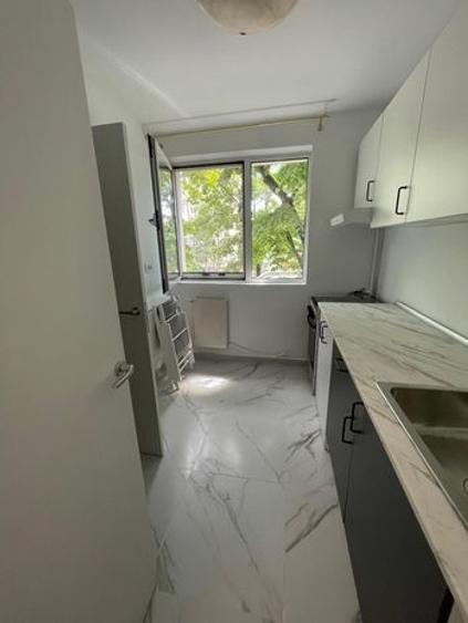 Apartament cu 3 camere semidecomandat în Drumul Taberei