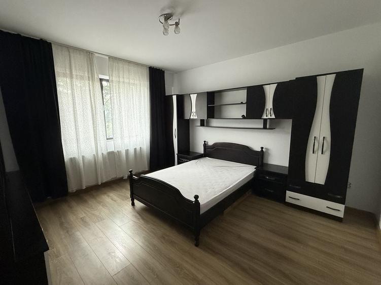 Garsonieră decomandată în Valea Adâncă