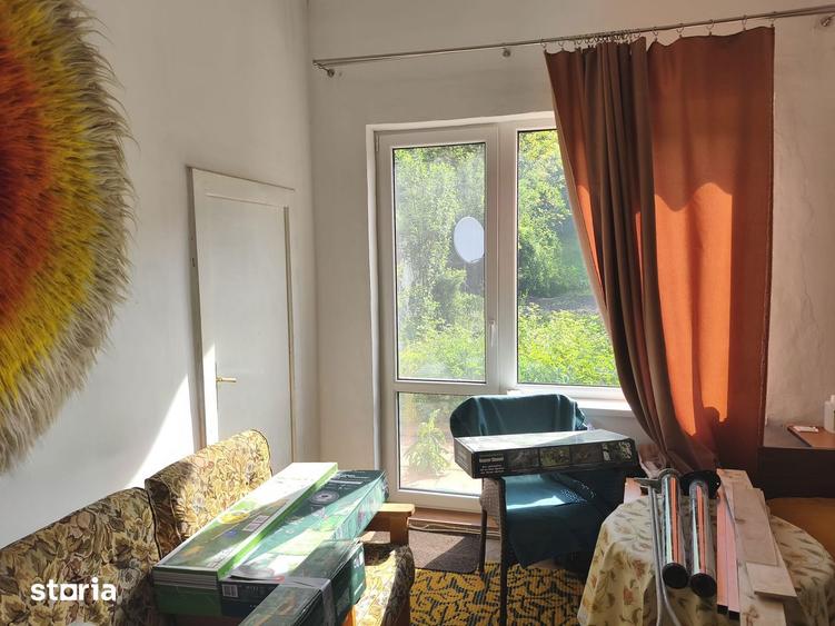 Casa de locuit cu 3 camere, curte si garaj pe strada Budiului - 13