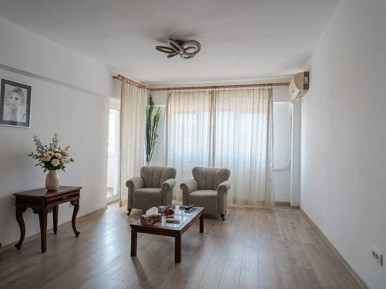 Apartament cu 4 camere decomandat, mobilat în Moșilor