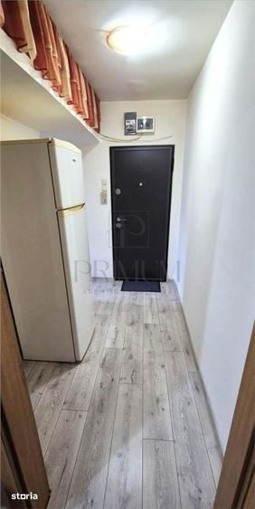 Apartament cu 3 camere semidecomandat în Olimpia-Stadion