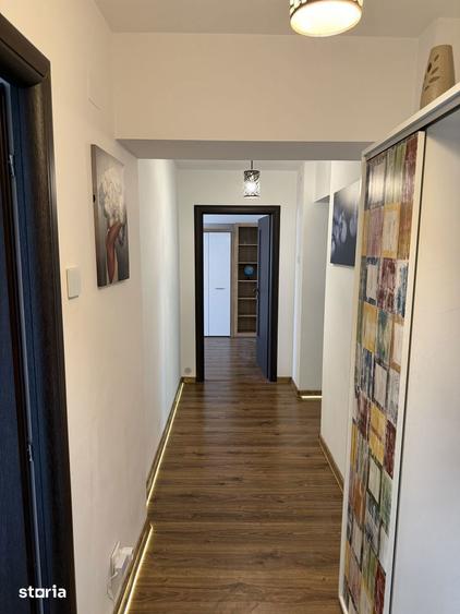 Apartament cu 3 camere decomandat în Micro 12