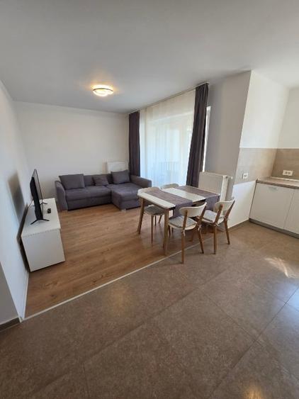 Apartament cu 2 camere decomandat, mobilat în Tractorul