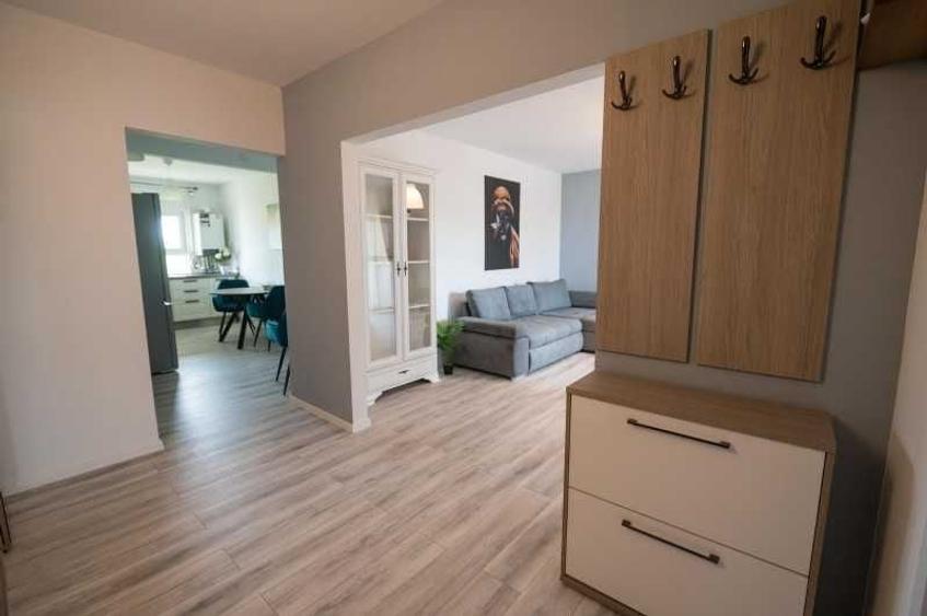 Apartament cu 3 camere decomandat în Central