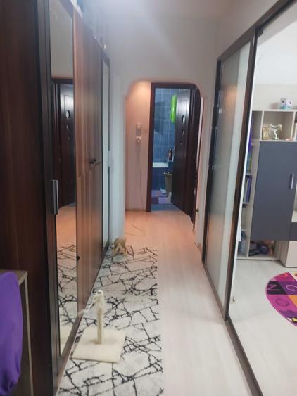Apartament cu 2 camere semidecomandat în Craiovița Nouă