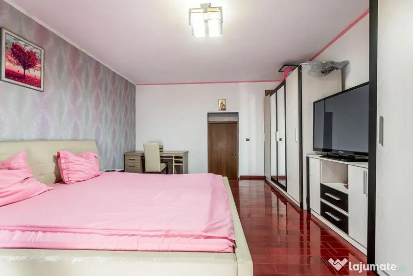 Casă cu 6 camere cu Teren 558 Mp în Central